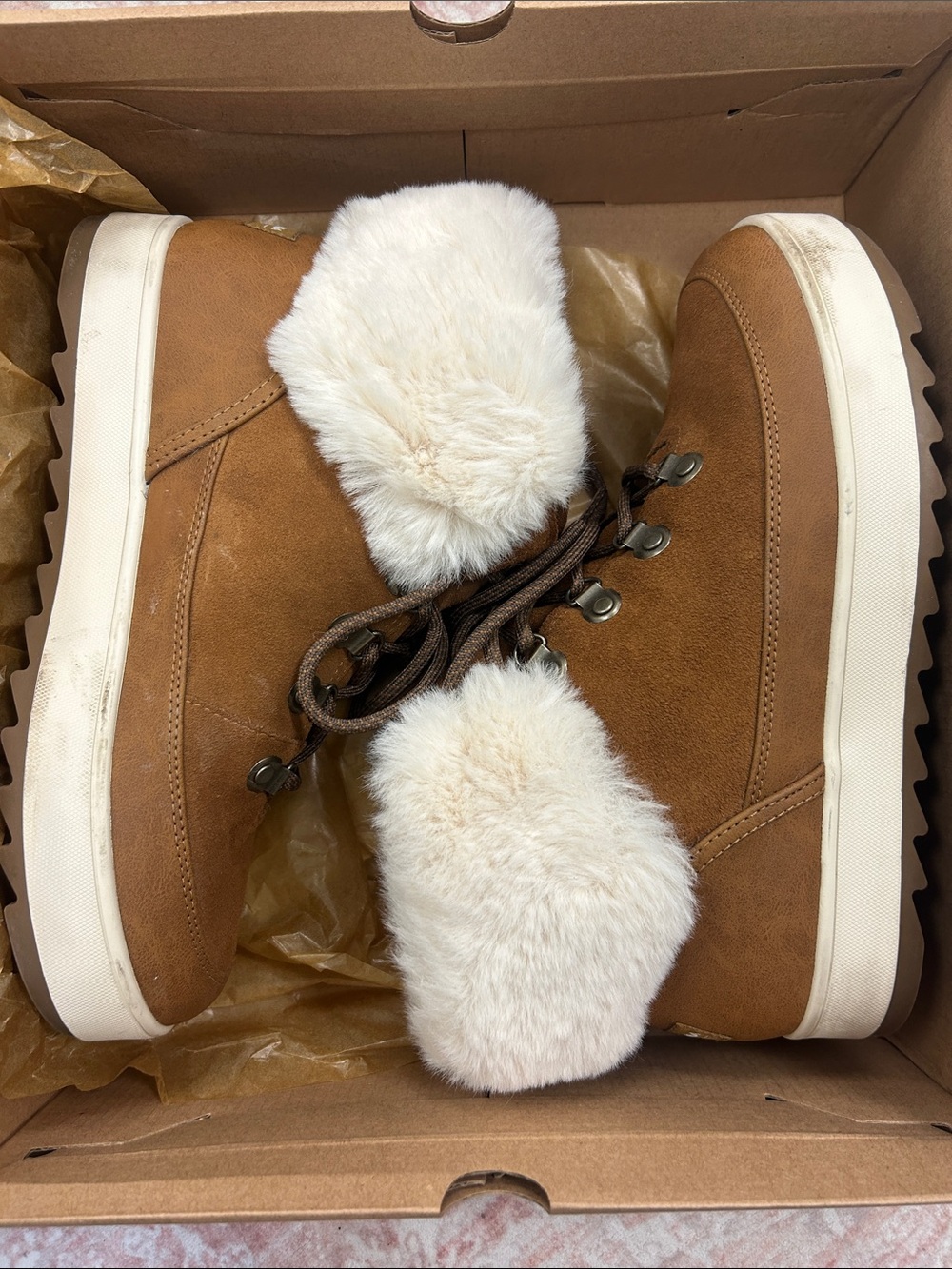 EUC Koolaburra Tan Suede Faux-Fur Collar Lace-Up Winter Boots